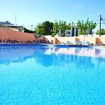 فندق Alzina كالا راتخاذا